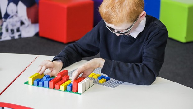 Lego anuncia peças em braille para desenvolver habilidades de