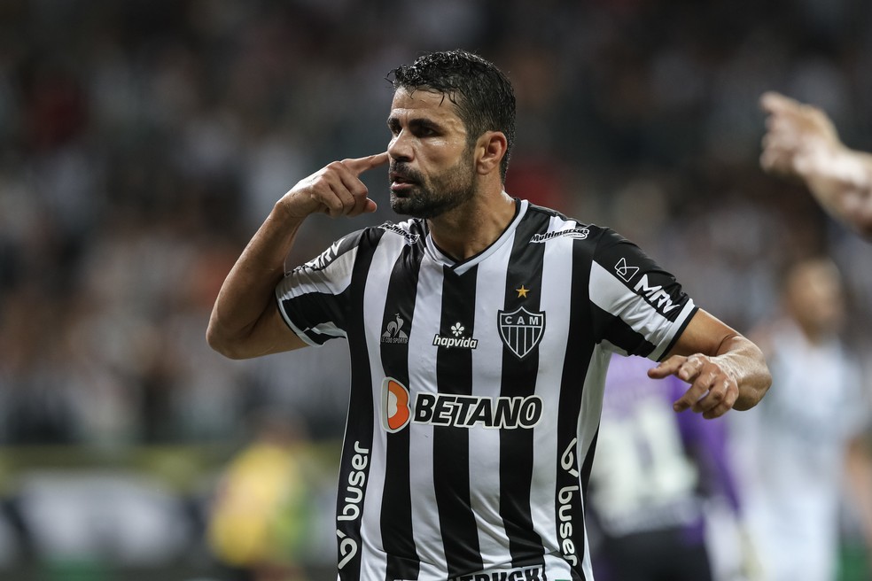 Diego Costa segue no radar do Corinthians, mas decisão depende de ações do atacante