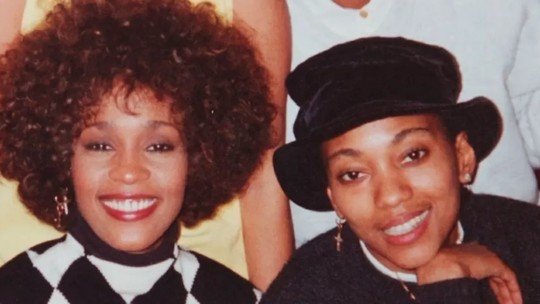 Família de Whitney Houston não queria exibir namoro lésbico da cantora em filme