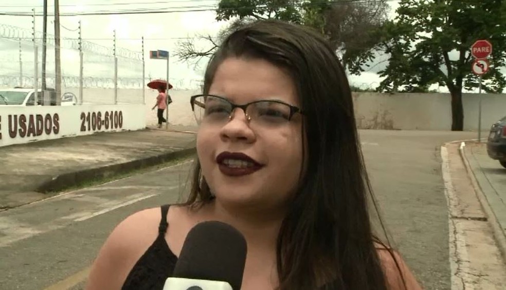 Acreana Elizabeth Santos disse que é a favor de porte de arma para que o cidadão comum proteja a família (Foto: Reprodução/Rede Amazônica Acre)