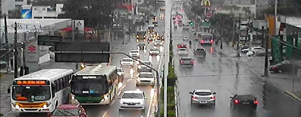 Avenida Senador Salgado Filho tem trânsito lento em Natal (Foto: Inter TV Cabugi/Reprodução)