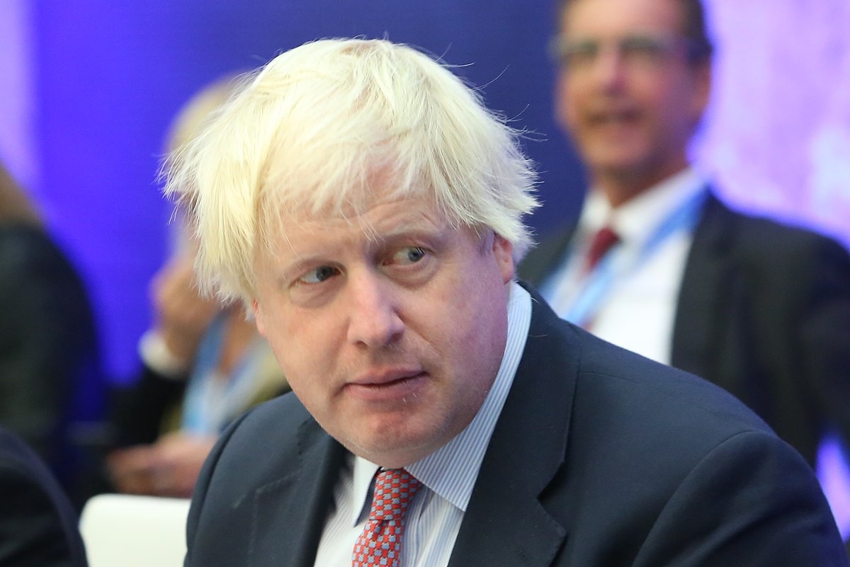 O primeiro-ministro Boris Johnson renunciou após um de seus aliados ser acusado de abuso sexual contra dois homens (Foto: Wikimedia Commons)