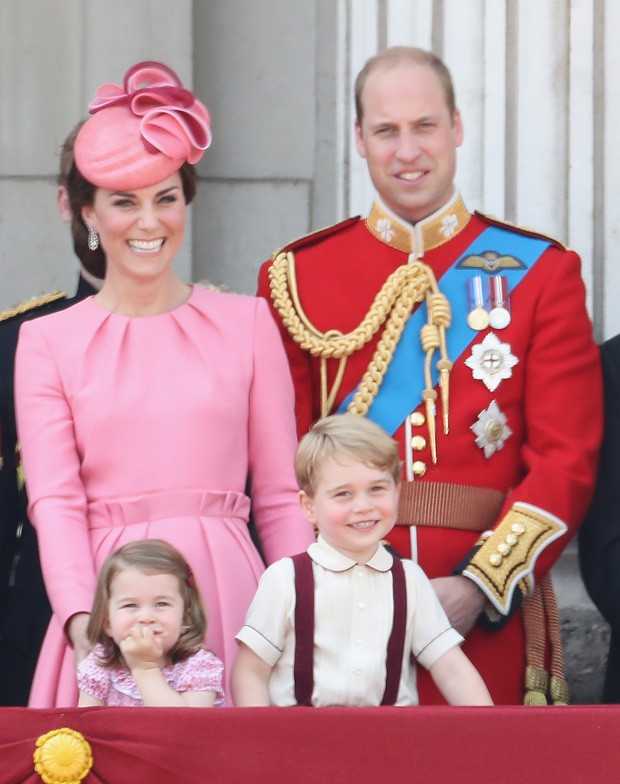 Charlotte e George com os pais, Kate Middleton e príncipe William (Foto: Getty Images)