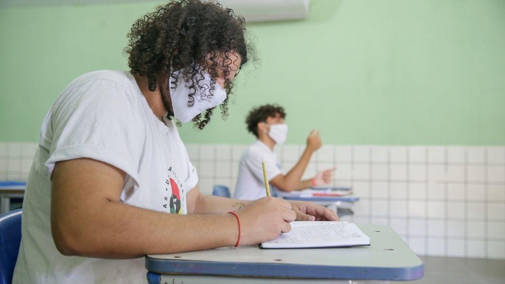 Máscaras em sala de aula voltam a ser obrigatórias em Barbalha, no Ceará. — Foto: Camila Lima/SVM