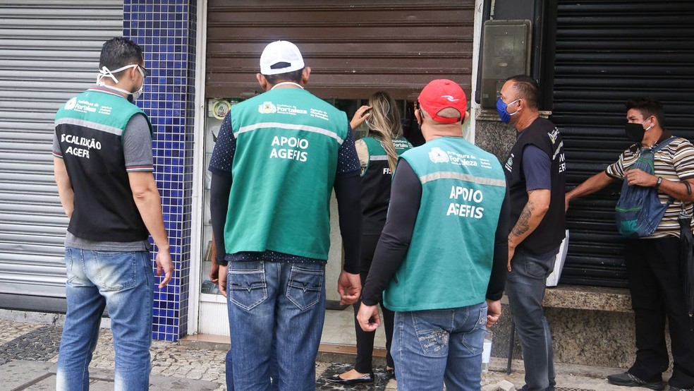 Fiscalização da Agefis flagra locais com lotação acima do permitido — Foto: Divulgação