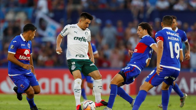 Willian se destaca contra o Tigre