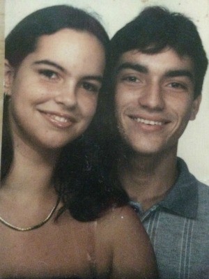 Juliana e Rafael no início do namoro em 2000, na época ela com 13 anos e ele com 16 anos (Foto: Arquivo Pessoal)