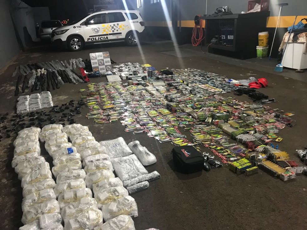 Ocorrência de descaminho foi registrada na noite desta quinta-feira (7) na Rodovia Laurentino Mascari, em Itápolis (SP).  — Foto: Polícia Rodoviária /Divulgação