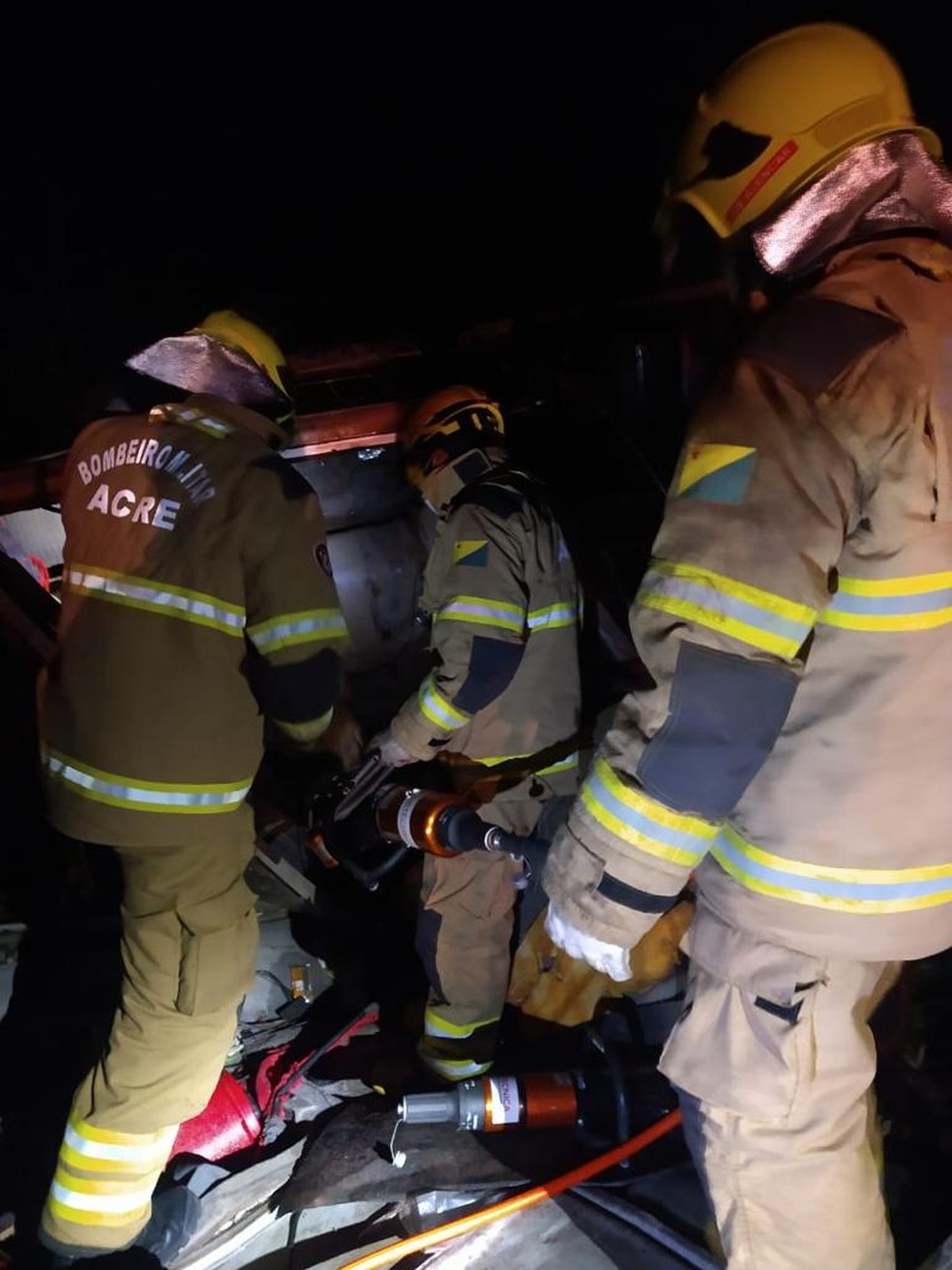 Grave acidente ocorreu na noite dessa sexta-feira (26) na BR-364, em Senador Guiomard — Foto: Arquivo/Bombeiros