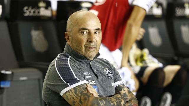 Sampaoli na partida contra o Cruzeiro