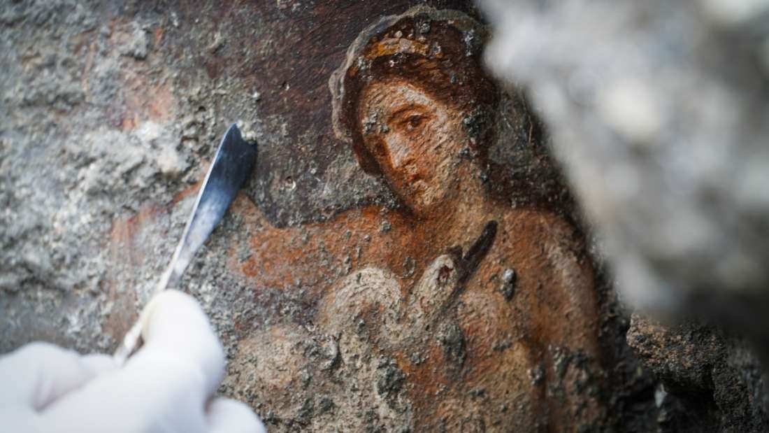 Detalhe da pintura do afresco erótico encontrado em Pompeia (Foto: Divulgação/ Cesare Abbate/ Pompeii Sites)