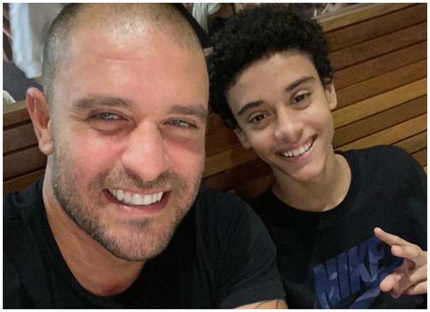 Diogo Nogueira e o filho, Davi (Foto: Reprodução/Instagram)