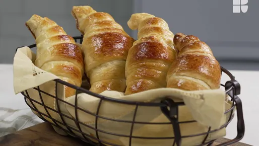 Com ingredientes simples, croissant pode ser feito em casa; confira o passo a passo