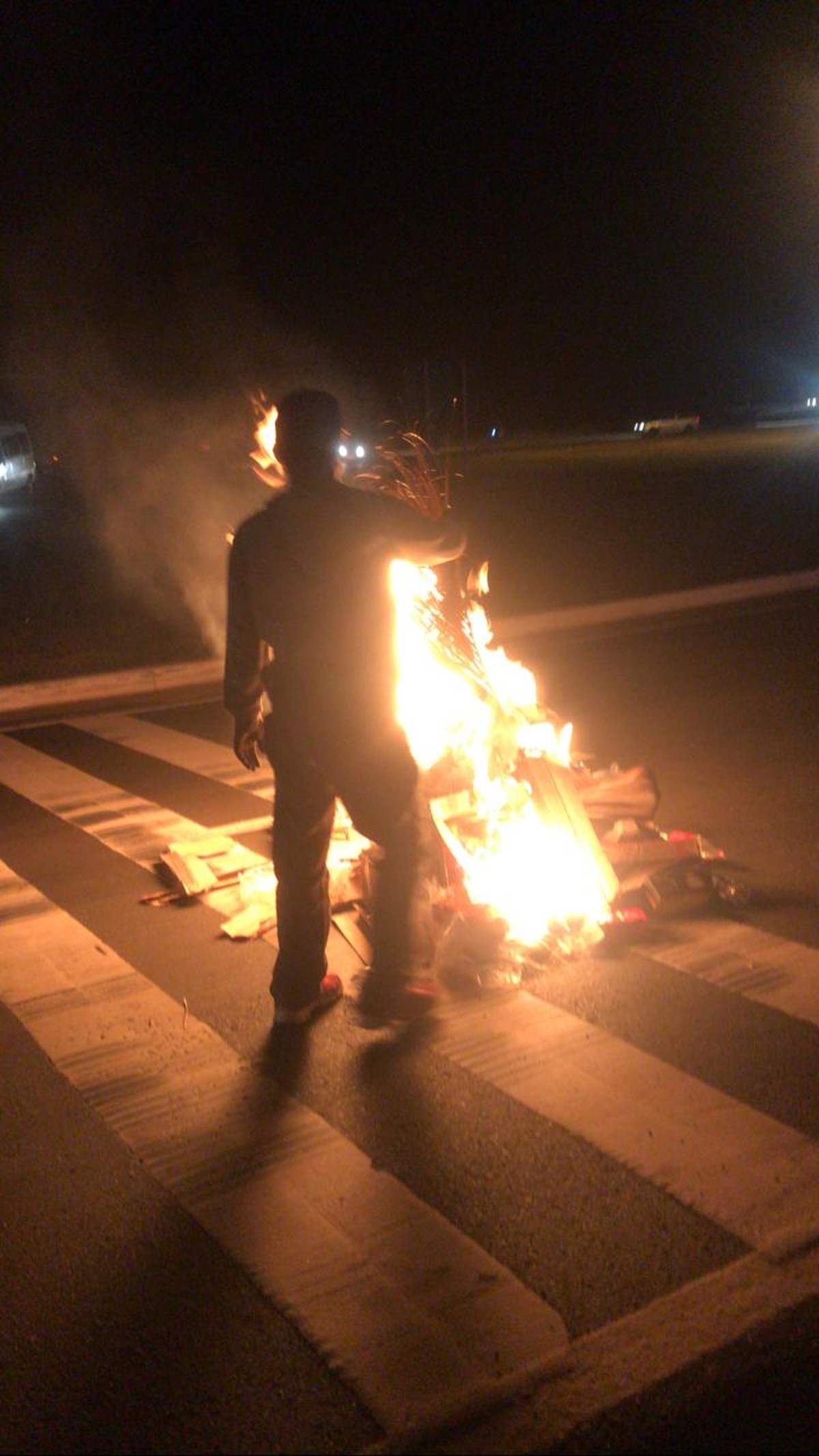 Grupo de moradores protesta na SP-79 contra falta de água em Itu - Vimarsana News