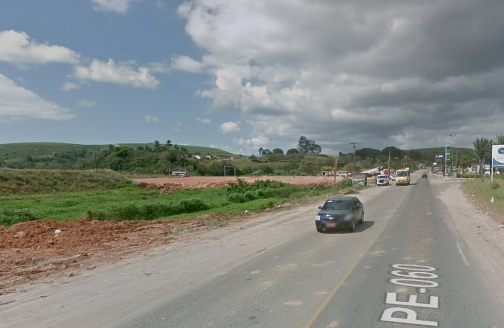 Rodovia PE-60 corta municípios do Litoral Sul de Pernambuco — Foto: Google Maps/Street View