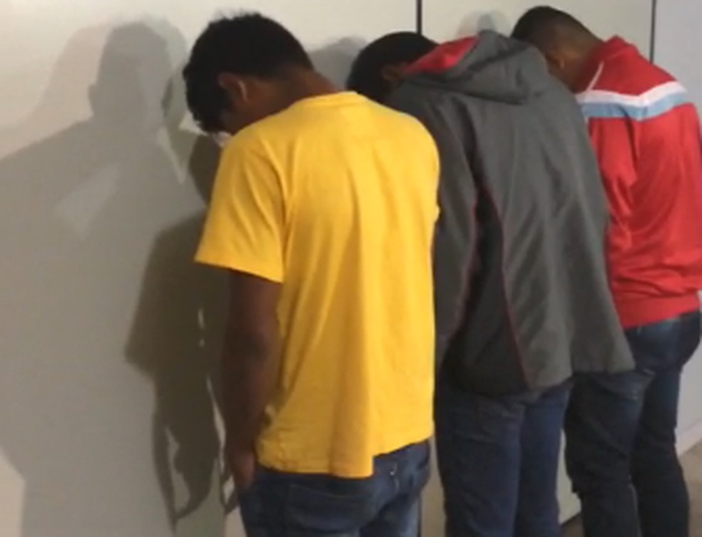 Três índios suspeitos do estupro foram presos na manhã desta terça-feira (30) e um quarto segue foragido — Foto: Polícia Civil/Divulgação 