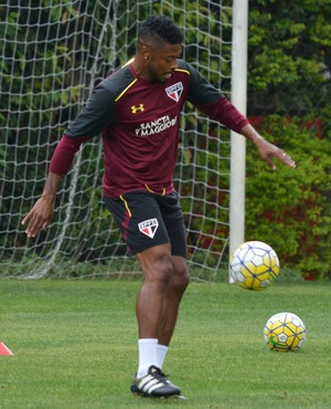 Michel Bastos tem situação complicada no São Paulo