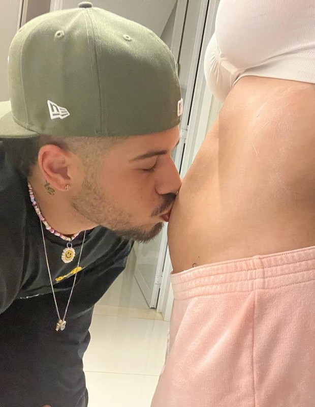 Zé Felipe beija barriga de segunda filha com Virginia Fonseca (Foto: Reprodução Instagram)