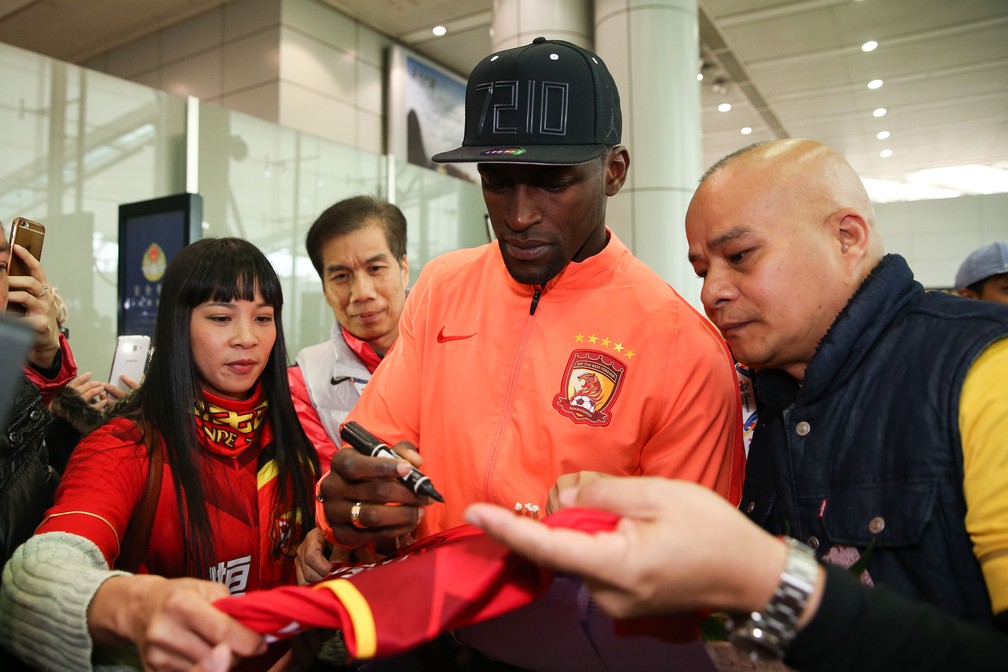 Jackson Martínez foi apresentado pelo Guangzhou Evergrande em fevereiro de 2016 — Foto: Getty Images