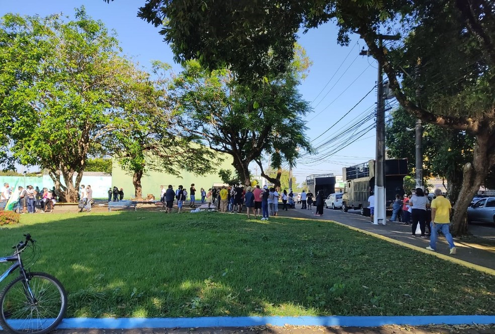 [Porto Velho, 03/07] Manifestantes na praça das Três Caixas D'Água, em protesto contra o presidente Bolsonaro neste sábado (3)  — Foto: Yonara Werri/Rede Amazônica 