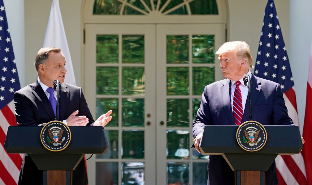Trump encontrou-se com o presidente da PolÃ´nia, Andrzej Duda, nesta quarta-feira (12), na Casa Branca. â Foto: Kevin Lamarque/Reuters