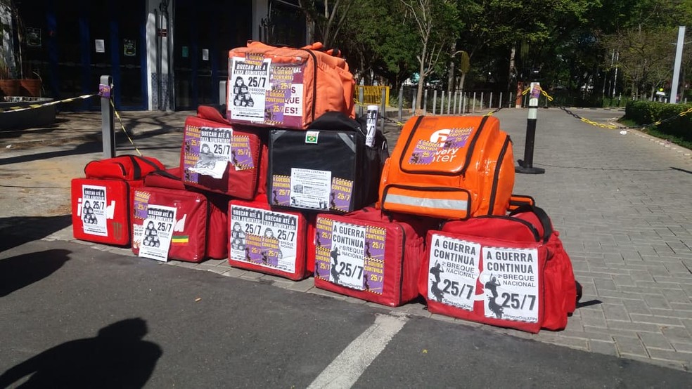 Entregadores protestam e pedem melhores condi&ccedil;&otilde;es de trabalho &mdash; Foto: David Irikura/TV Globo