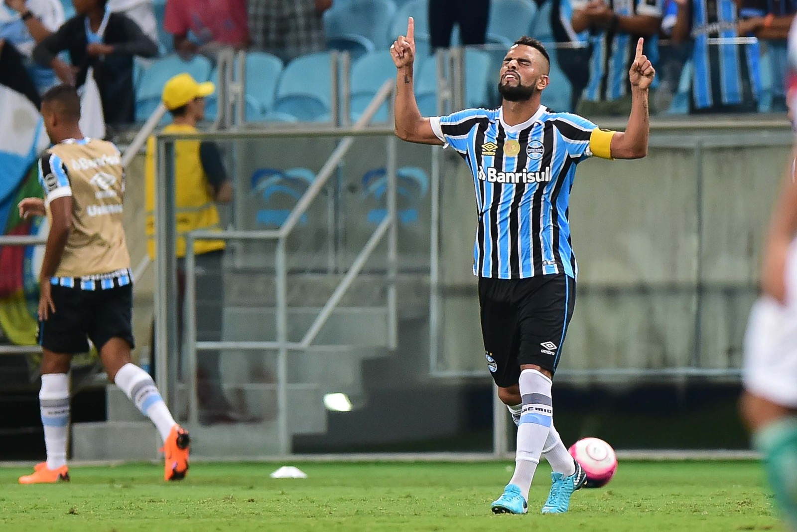 Atuacoes Maicon Esbanja Tecnica E Da Vitoria Ao Gremio No Gauchao