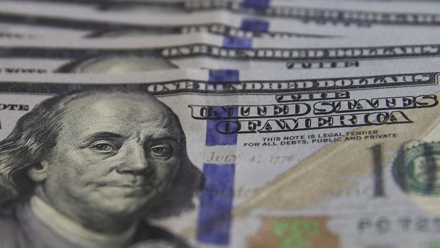 Dólar compra no exterior (Foto: Valter Campanato / Agência Brasil)