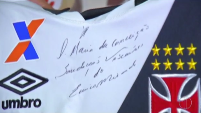 camisa do vasco autografada por Eurico Miranda, presente à torcedora de 114 anos (Foto: Reprodução) camisa do vasco autografada por Eurico Miranda, presente à torcedora de 114 anos (Foto: Reprodução)