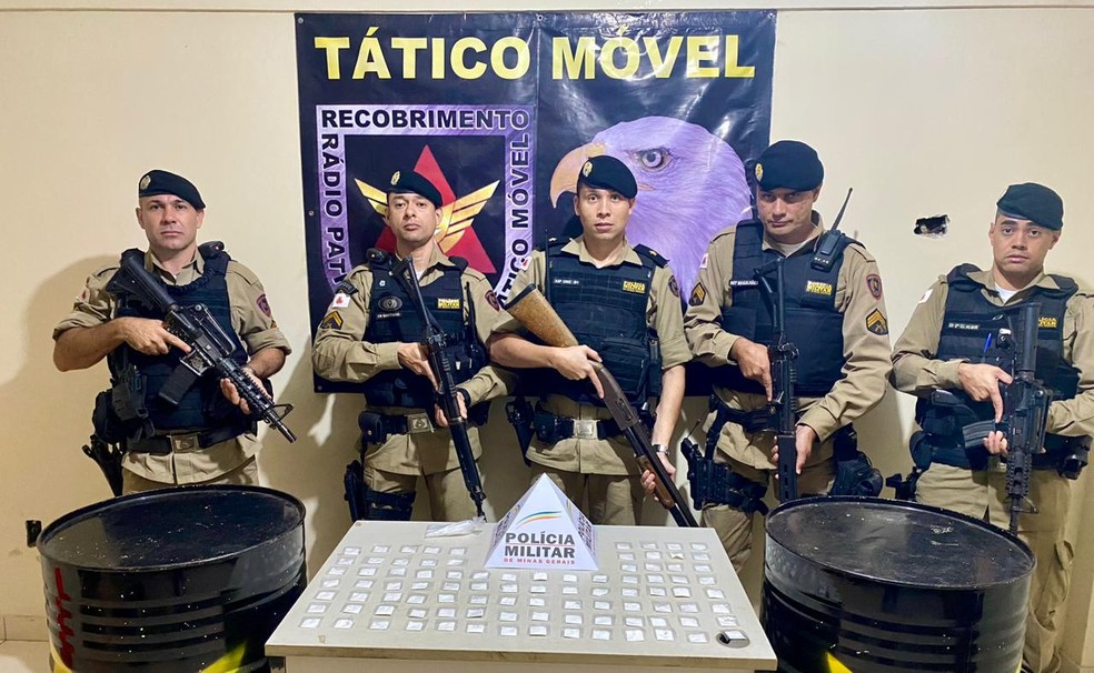 Polícia apreendeu 92 papelotes de cocaína — Foto: Polícia Militar/Divulgação