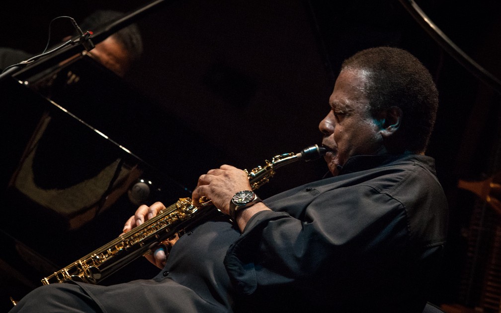O saxofonista Wayne Shorter durante apresenta&ccedil;&atilde;o com o pianista Herbie Hancock na Sala S&atilde;o Paulo, na capital paulista, em mar&ccedil;o de 2016 &mdash; Foto: F&aacute;bio Tito/G1