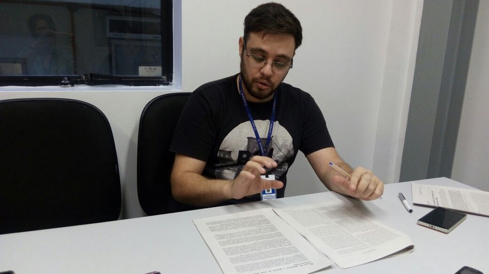 Pesquisador Gabriel Wallau, da Fiocruz Pernambuco, foi um dos responsáveis por sequenciar genoma do vírus da zika nos pernilongos (Foto: Marina Meireles/G1)