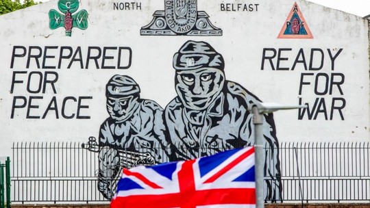 Reino Unido aumenta alerta de terrorismo de 'substancial' para 'severo' na Irlanda do Norte frente a aumento da dissidência