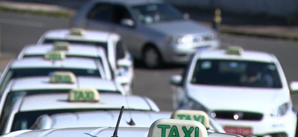 Terão direito ao benefício os motoristas de táxi com Carteira Nacional de Habilitação válida e alvará em vigor no dia 31 de maio de 2022. — Foto: Reprodução/EPTV