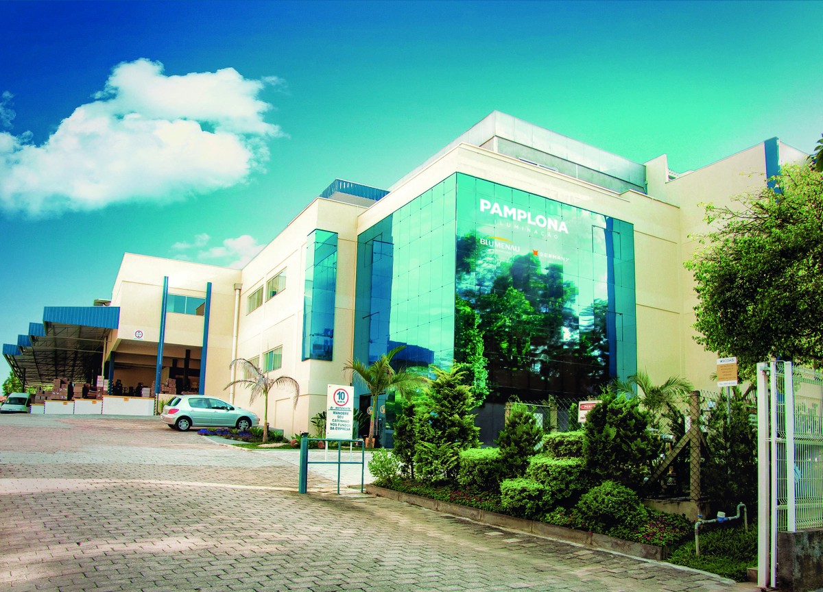 Blumenau Iluminação comemora quatro décadas de mercado com crescimento