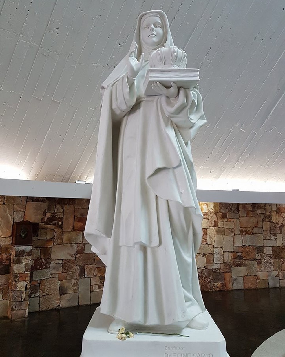 Imagem de Santa Edwiges na Paróquia Santa Cruz e Edwiges, na Asa Sul, em Brasília — Foto: Divulgação