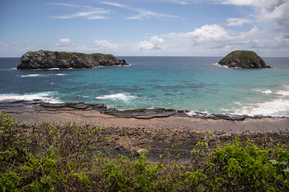 Vista do Mirante da Praia do Leão em Fernando de Noronha — Foto: Fábio Tito/G1