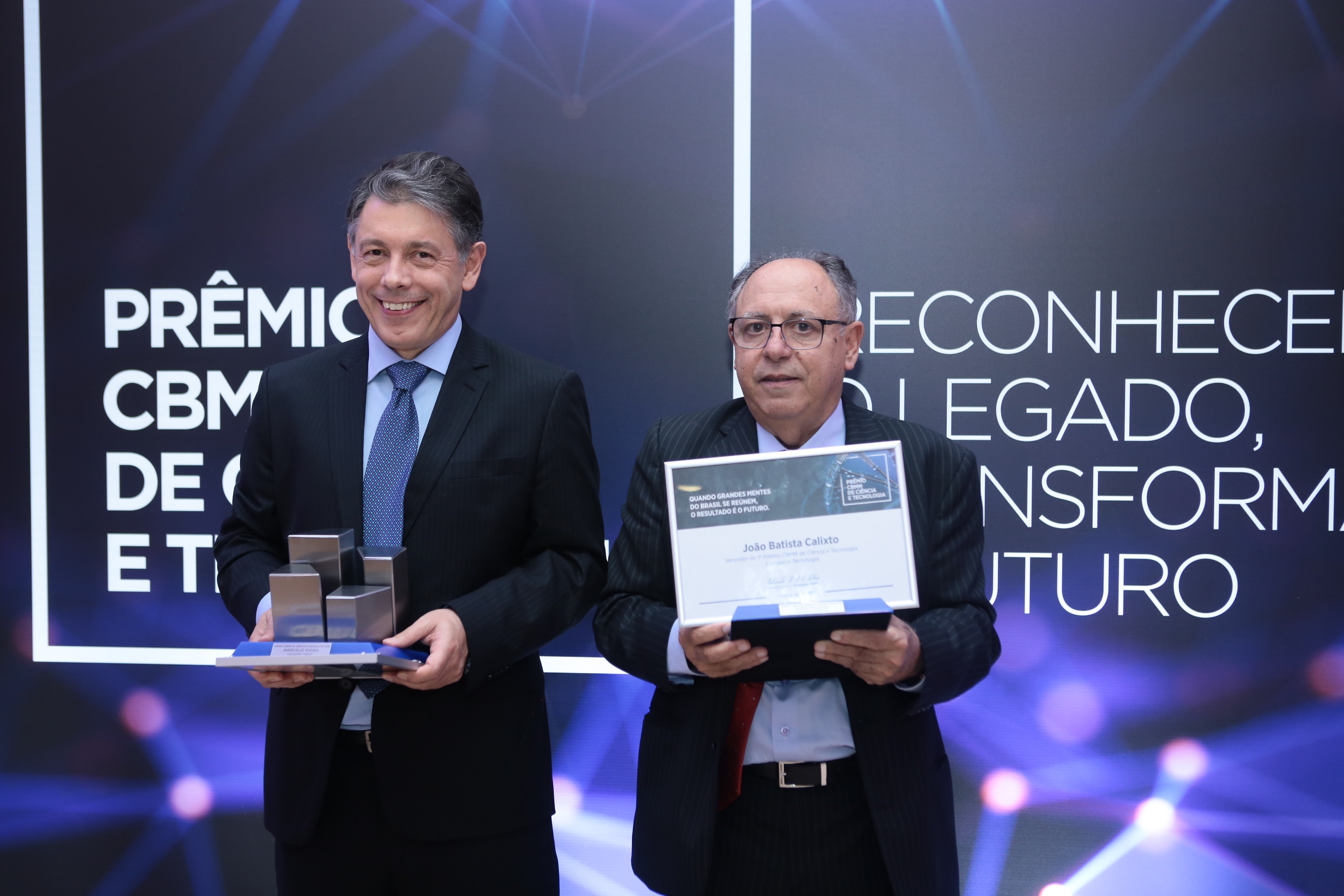 O matemático Marcelo Viana e o biólogo João Batista Calixto, vencedores do 1º Prêmio CBMM de Ciência e Tecnologia (Foto: Panóptica Multimídia)