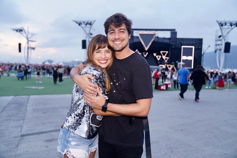 Juliana e Rodrigo vieram da Califórnia para assistir ao show — Foto: Marcos Serra Lima/G1 