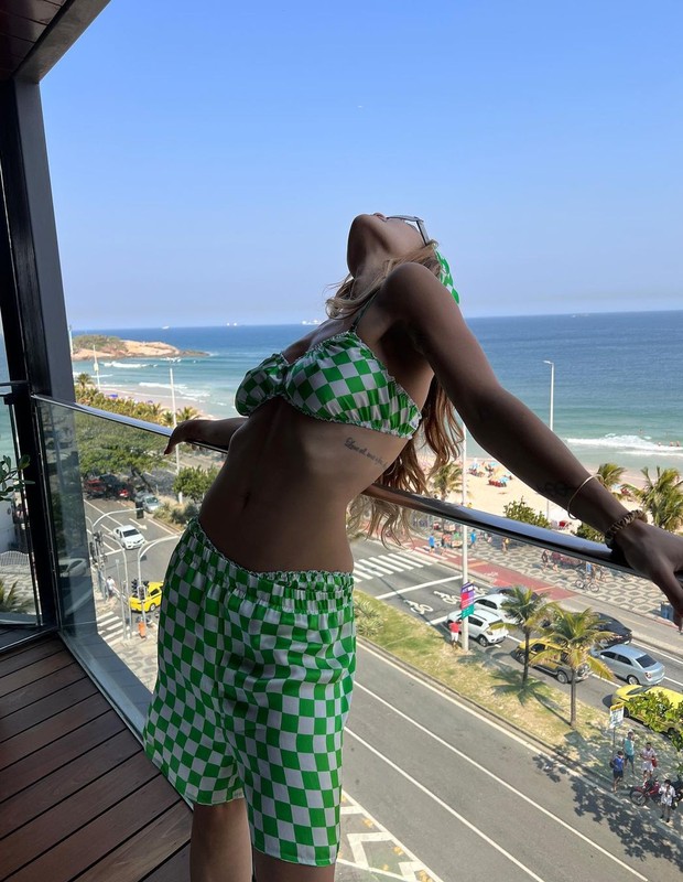 Rita Ora aproveita últimos momentos antes de embarcar no Rio de Janeiro (Foto:  Reprodução/ Instagram)