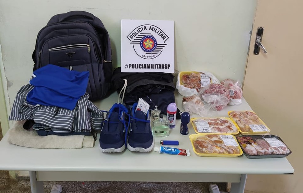 Indivíduo furtou bandejas de carnes, roupas e acessórios — Foto: Polícia Militar 