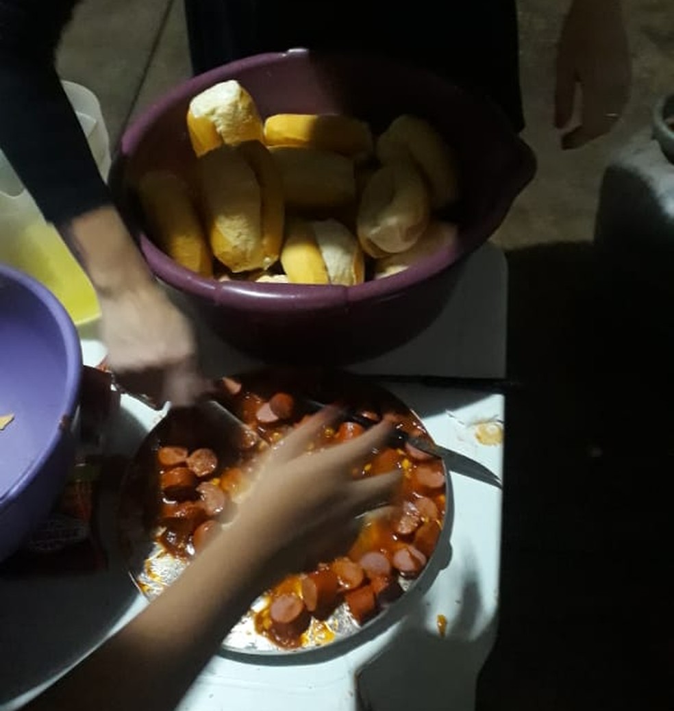 Família de adolescente de Tabatinga improvisa festa de 15 anos após buffet não aparecer — Foto: Arquivo pessoal