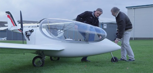 Engenheiros testam avião no Reino Unido (Foto: Reprodução/YouTube)