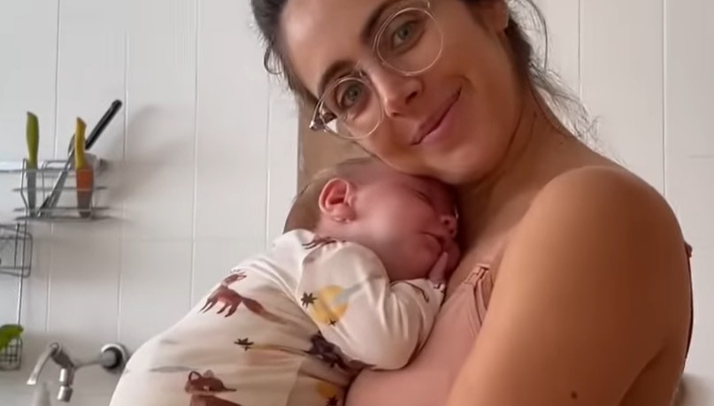 Giovanna Nader posa com a filha recém-nascida Celeste, de 2 meses (Foto: Reprodução Instagram)