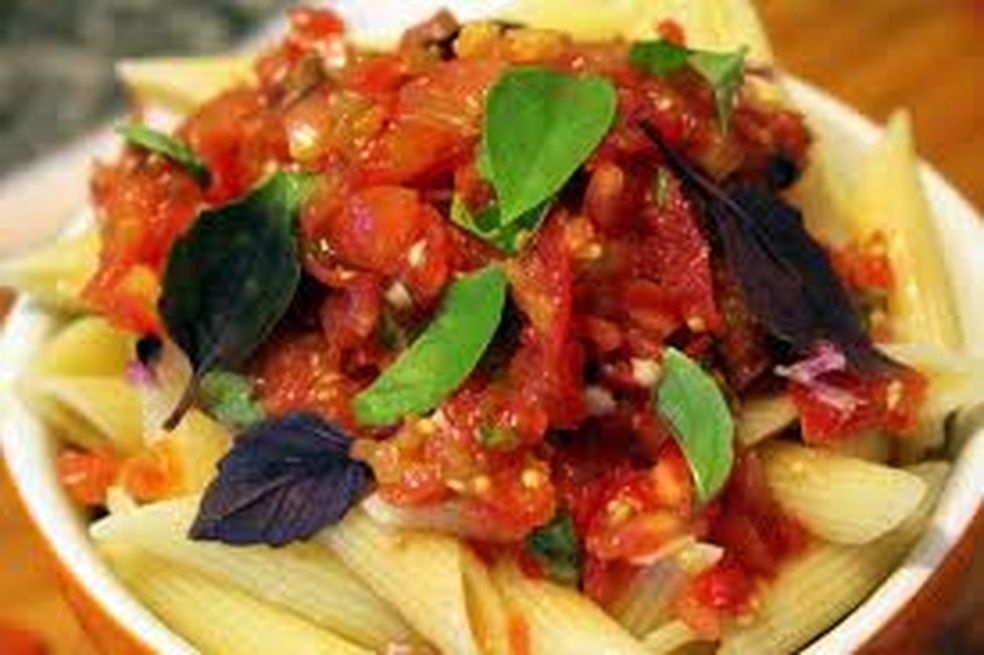 Macarrao Com Molho Simples E Manjericao Receitas