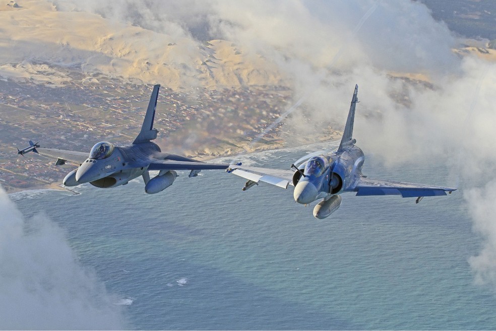 Aviões de caça de diferentes países participam da edição 2018 do Cruzex em Natal — Foto: Sargento Johnson/FAB