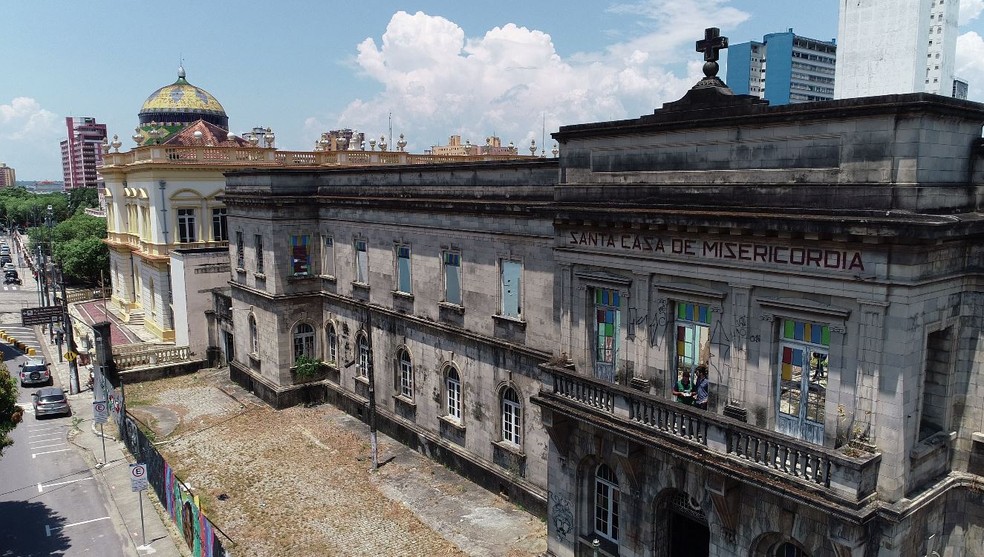 Prédio centenário fica na mesma rua em que Palácio da Justiça e Teatro Amazonas - Santa Casa Manaus — Foto: Iranilson Valente/Rede Amazônica