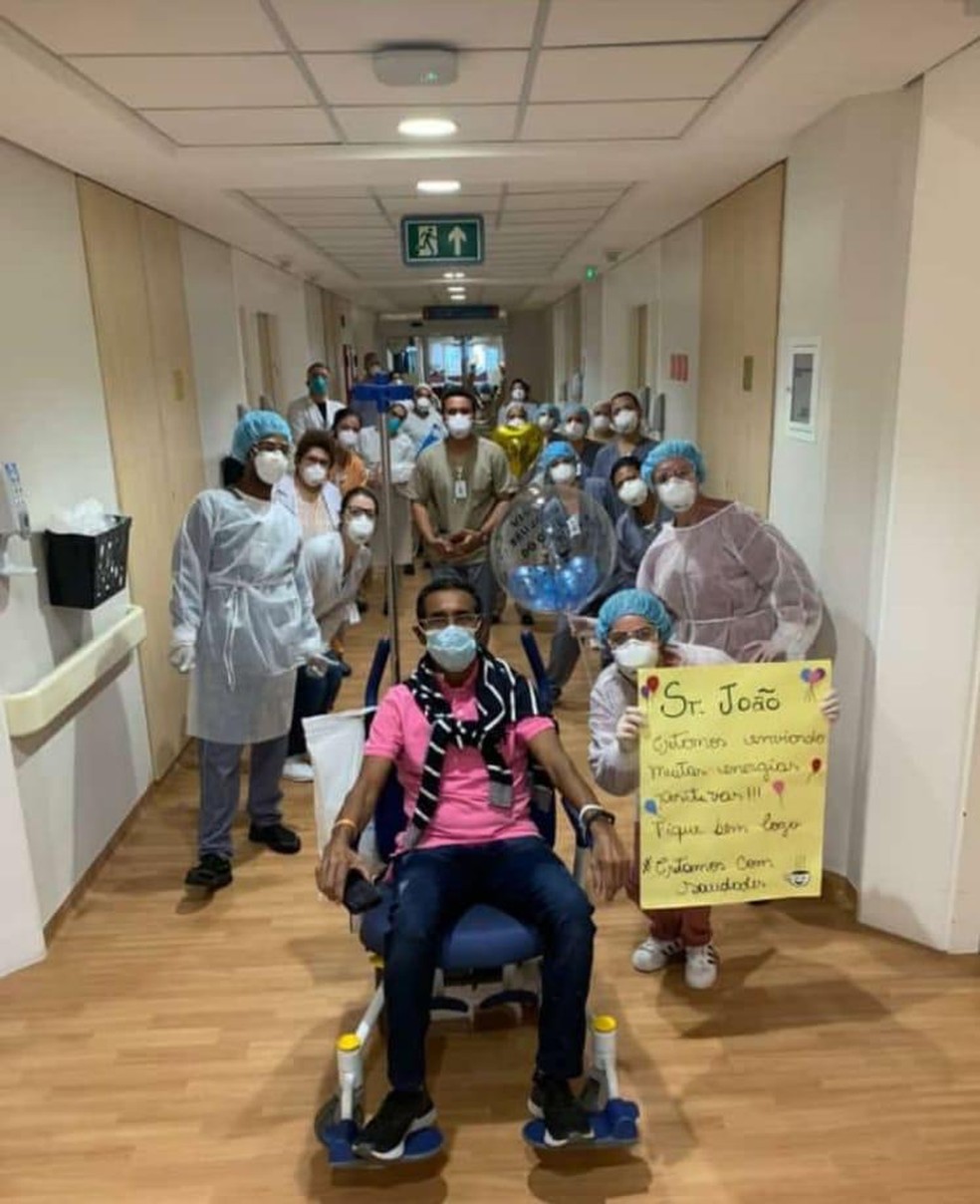Seu João do Café ganha festa surpresa ao receber alta no Hospital Albert Einstein — Foto: Divulgação/Einstein