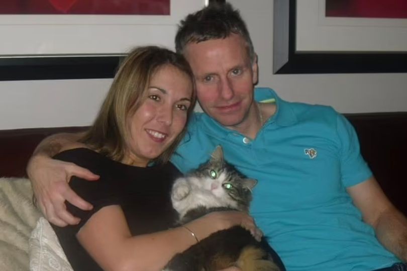 Rachel Fitzsimons, o marido e o gato Frankie (Foto: reprodução)