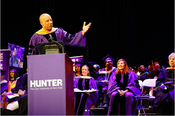 A festa de formatura na qual o ator Vin Diesel recebeu o PhD de sua ex-universidade (Foto: Instagram)